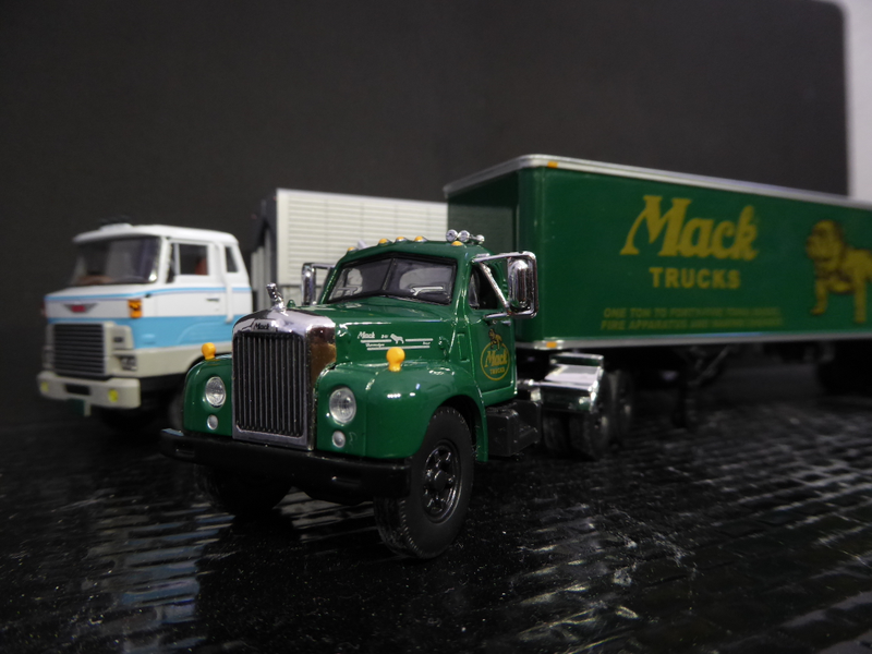 Illustration for article titled Hot Sixty 4th: Truckin' Thursday with Tomica Trailer